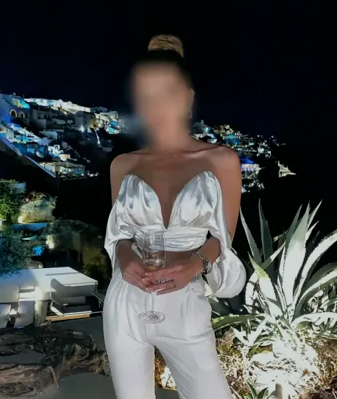 Amira, 31