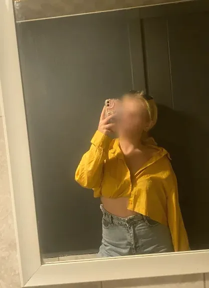 Paula, 23