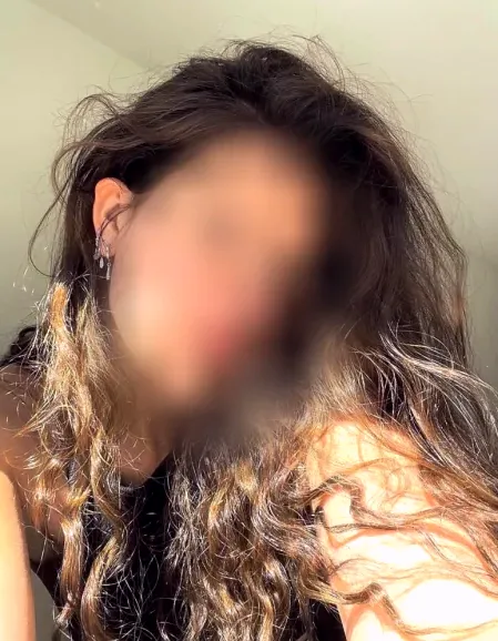 Rebecca, 19