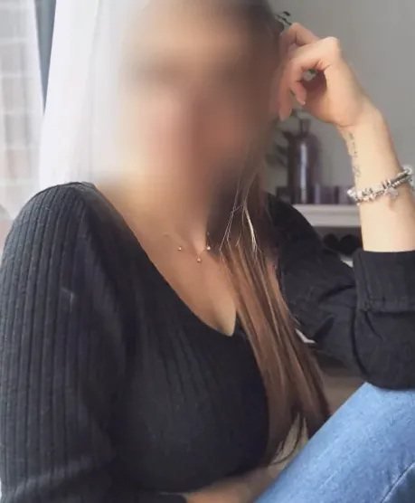 Sandra, 30