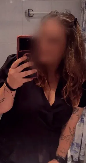 Vanessa, 35